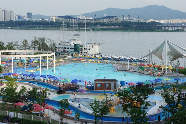 【纛島遊園地站】漢江旁的水上遊樂園 – 纛島舒皮亞SUPIA+音樂噴水+漢江宣傳館+清潭大橋夜景(纛島漢江公園)