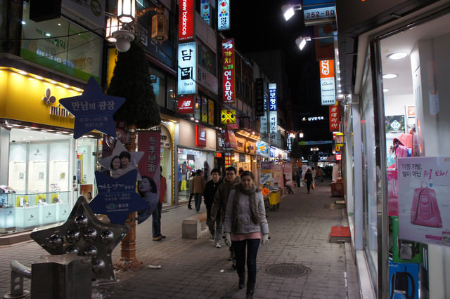 【春川站】唯美浪漫的流行&美食大街 – 春川明洞춘천 명동