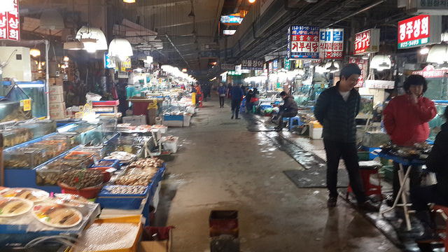 【鷺梁津站】前進韓國最大水產市場-鷺梁津水產市場노량진수산시장 ，現挑現煮新鮮海味