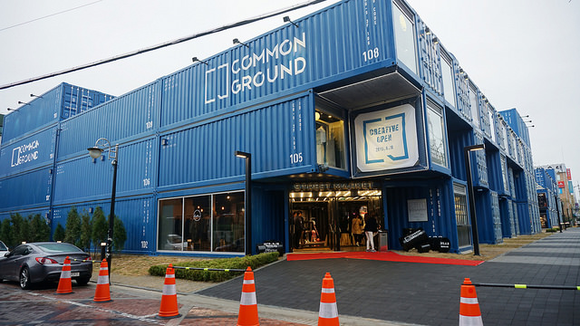 【建大入口站】世界最大貨櫃屋商城- COMMON GROUND 커먼그라운드 (韓國第一家美式貨櫃市集&PUB夜店百貨商城)~2015.4/10開幕