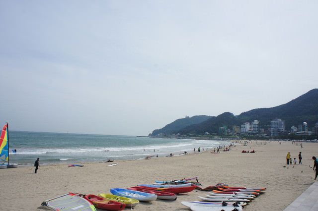 【釜山】釜山人最愛的貝殼沙灘海灣-松亭海水浴場 + 竹島公園+松亭火車站