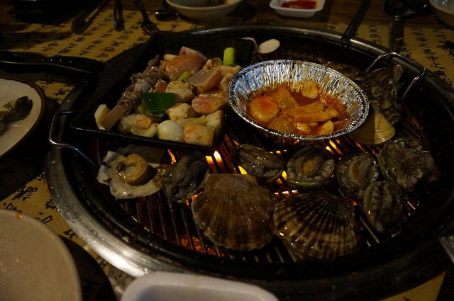 【往十里站】海鮮貝殼倉庫조개창고(干貝、鮑魚、貝類、海鮮 現抓現烤吃到飽~)