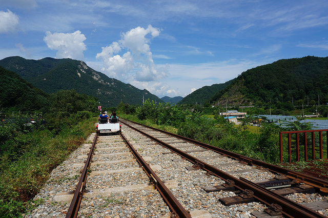 【金裕貞站】搭地鐵就能到達的 超人氣 “江村鐵道自行車강촌레일파크” (RUNNING MAN、我們結婚了 拍攝景點)